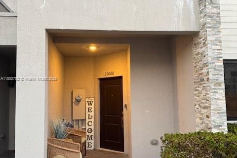 Townhouse in Miami, Florida 3 bedrooms, 154.4 sq.m. № 1854749 - photo 1