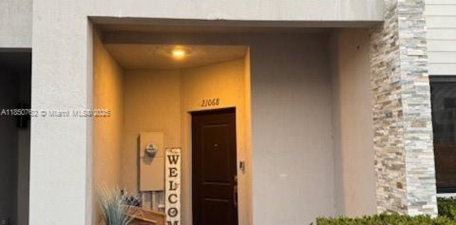 Townhouse in Miami, Florida 3 bedrooms, 154.4 sq.m. № 1854749