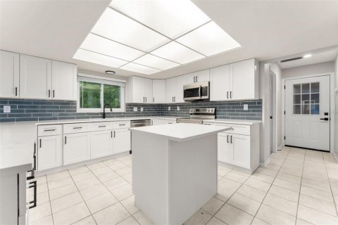 Купить виллу или дом в Гейнсвилл, Флорида 11 комнат, 222.41м2, № 2148544 - фото 14