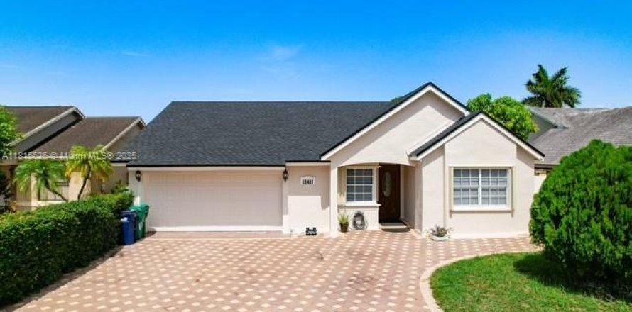 Casa en Miami, Florida 4 dormitorios, 127.65 m2 № 1768212