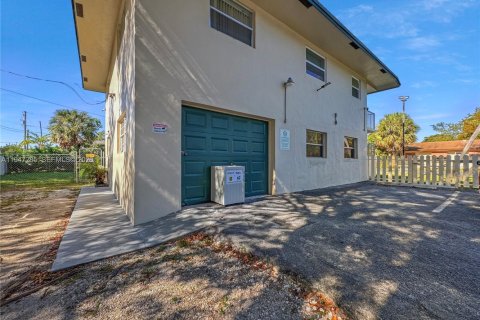 House in Pompano Beach, Florida 1 bedroom, 81.1 sq.m. № 2003509 - photo 17