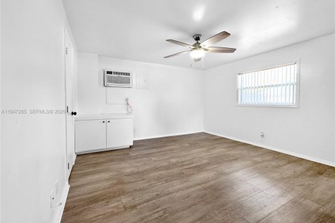 House in Pompano Beach, Florida 1 bedroom, 81.1 sq.m. № 2003509 - photo 13