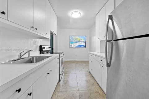 House in Pompano Beach, Florida 1 bedroom, 81.1 sq.m. № 2003509 - photo 11