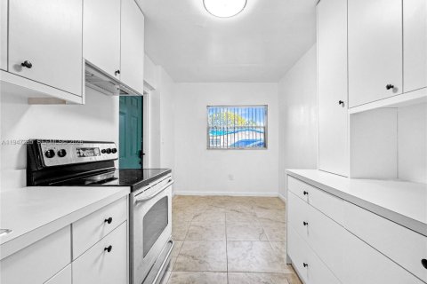 House in Pompano Beach, Florida 1 bedroom, 81.1 sq.m. № 2003509 - photo 10