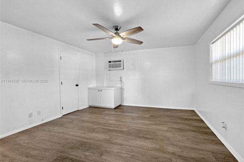 House in Pompano Beach, Florida 1 bedroom, 81.1 sq.m. № 2003509 - photo 12