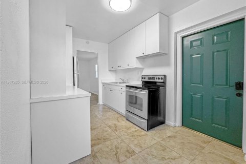 House in Pompano Beach, Florida 1 bedroom, 81.1 sq.m. № 2003509 - photo 8