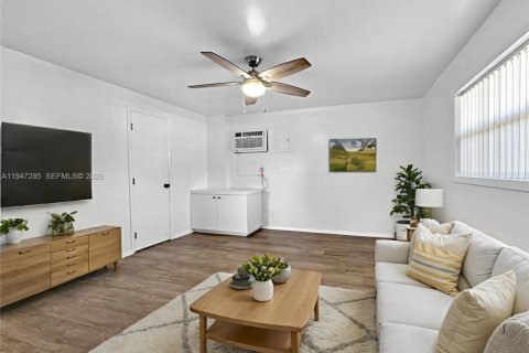 House in Pompano Beach, Florida 1 bedroom, 81.1 sq.m. № 2003509 - photo 3