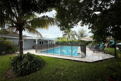 Villa ou maison à vendre à Miami, Floride: 3 chambres, 138.98 m2 № 2432536 - photo 25