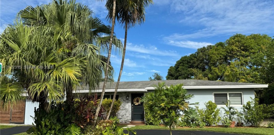 Villa ou maison à Miami, Floride 3 chambres, 138.98 m2 № 2432536