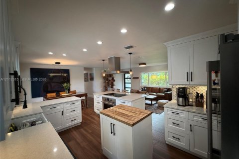 Villa ou maison à vendre à Miami, Floride: 3 chambres, 138.98 m2 № 2432536 - photo 8