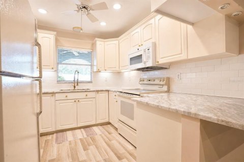Villa ou maison à vendre à Palm Harbor, Floride: 2 chambres, 129.13 m2 № 2285125 - photo 12