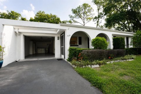 House in Palm Harbor, Florida 2 bedrooms, 129.13 sq.m. № 2285125