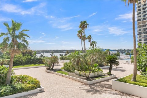 Снять в аренду кондоминиум в Холливуд, Флорида 2 спальни, 110.55м2, № 1989868 - фото 30