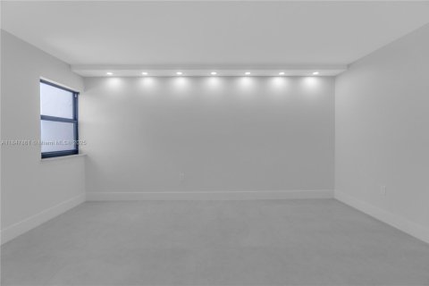 Снять в аренду кондоминиум в Холливуд, Флорида 2 спальни, 110.55м2, № 1989868 - фото 17