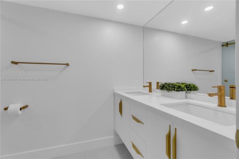 Снять в аренду кондоминиум в Холливуд, Флорида 2 спальни, 110.55м2, № 1989868 - фото 11