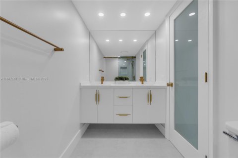 Снять в аренду кондоминиум в Холливуд, Флорида 2 спальни, 110.55м2, № 1989868 - фото 12