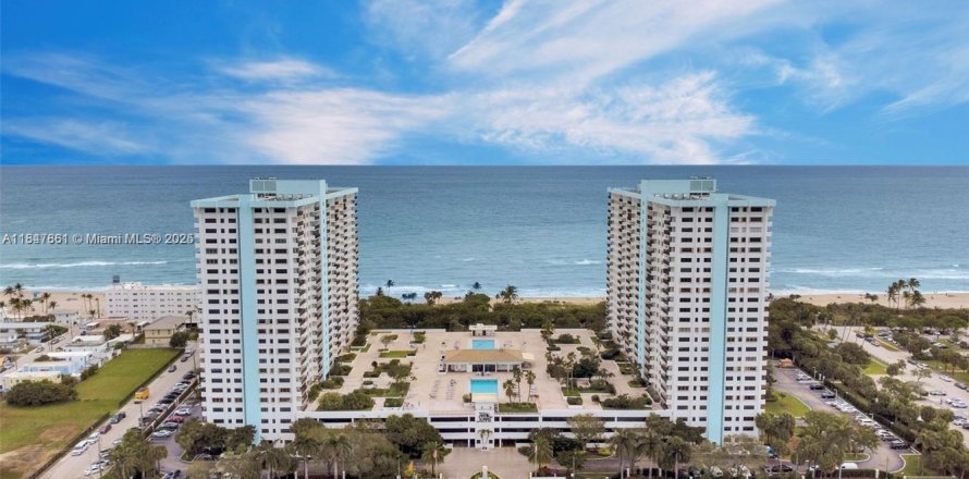 Кондоминиум с 2 спальнями в Холливуд, Флорида № 1989868