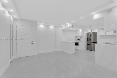 Снять в аренду кондоминиум в Холливуд, Флорида 2 спальни, 110.55м2, № 1989868 - фото 9