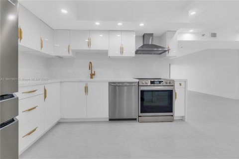 Снять в аренду кондоминиум в Холливуд, Флорида 2 спальни, 110.55м2, № 1989868 - фото 3