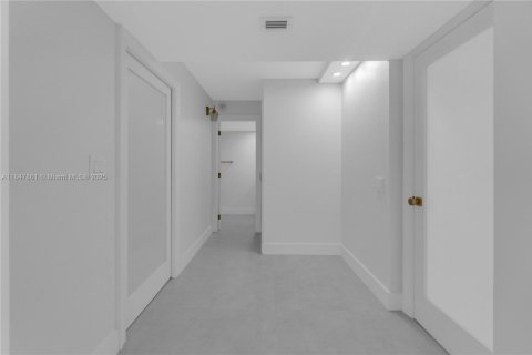 Снять в аренду кондоминиум в Холливуд, Флорида 2 спальни, 110.55м2, № 1989868 - фото 19