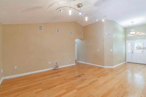 House in Tampa, Florida 4 bedrooms, 175.59 sq.m. № 2204642 - photo 5