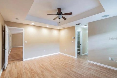 House in Tampa, Florida 4 bedrooms, 175.59 sq.m. № 2204642 - photo 7