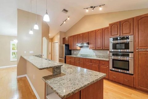House in Tampa, Florida 4 bedrooms, 175.59 sq.m. № 2204642 - photo 8