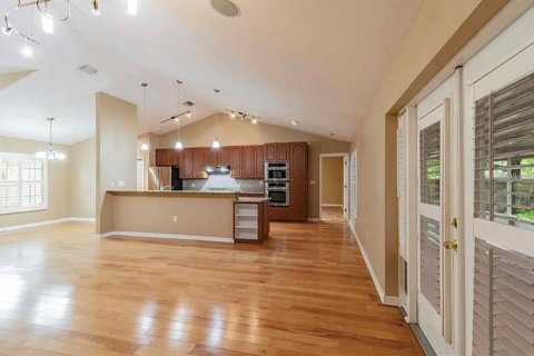 House in Tampa, Florida 4 bedrooms, 175.59 sq.m. № 2204642 - photo 9