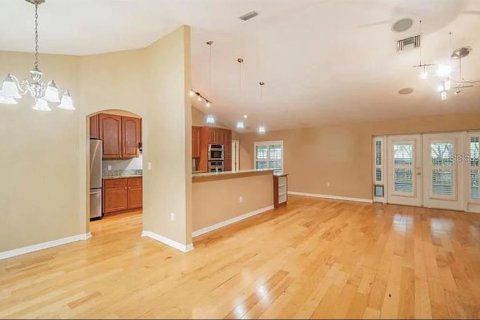House in Tampa, Florida 4 bedrooms, 175.59 sq.m. № 2204642 - photo 3