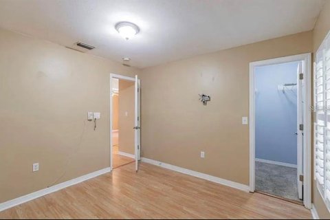 House in Tampa, Florida 4 bedrooms, 175.59 sq.m. № 2204642 - photo 14