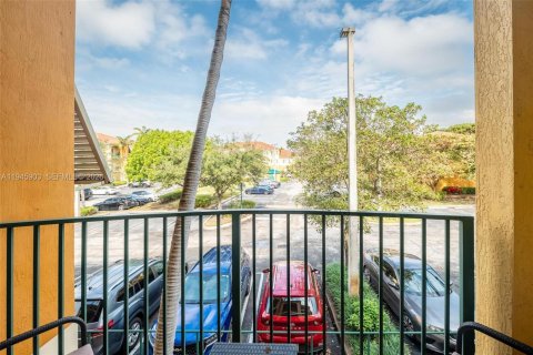 Купить кондоминиум в Дорал, Флорида 2 спальни, 80.82м2, № 2001905 - фото 11