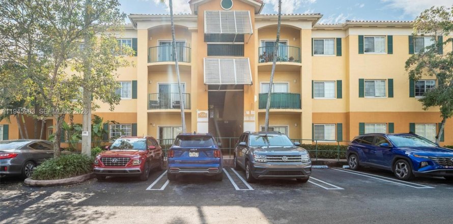 Кондоминиум с 2 спальнями в Дорал, Флорида № 2001905