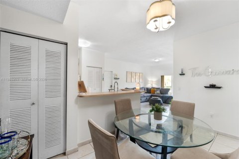 Купить кондоминиум в Дорал, Флорида 2 спальни, 80.82м2, № 2001905 - фото 20