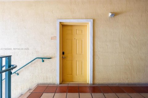 Купить кондоминиум в Дорал, Флорида 2 спальни, 80.82м2, № 2001905 - фото 2