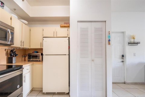 Купить кондоминиум в Дорал, Флорида 2 спальни, 80.82м2, № 2001905 - фото 15