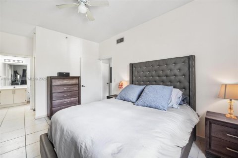 Купить кондоминиум в Дорал, Флорида 2 спальни, 80.82м2, № 2001905 - фото 24