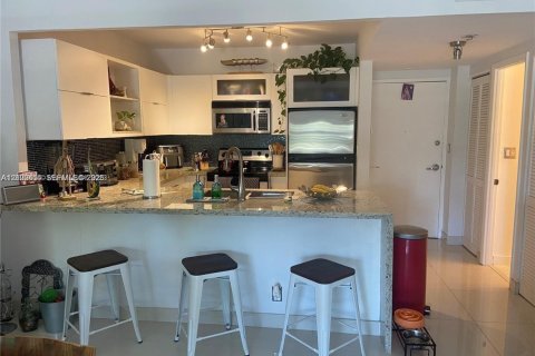 Copropriété à louer à North Bay Village, Floride: 1 chambre, 75.9 m2 № 2400590 - photo 6