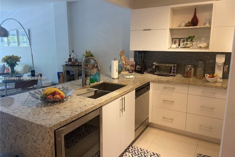 Copropriété à louer à North Bay Village, Floride: 1 chambre, 75.9 m2 № 2400590 - photo 5