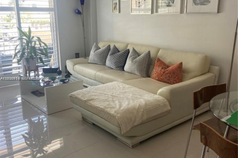 Copropriété à louer à North Bay Village, Floride: 1 chambre, 75.9 m2 № 2400590 - photo 8