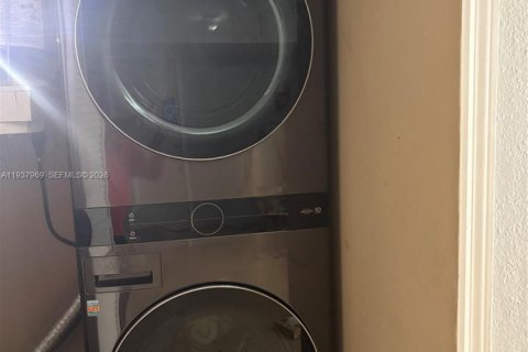 House in Weston, Florida 3 bedrooms, 137.4 sq.m. № 1996260 - photo 23