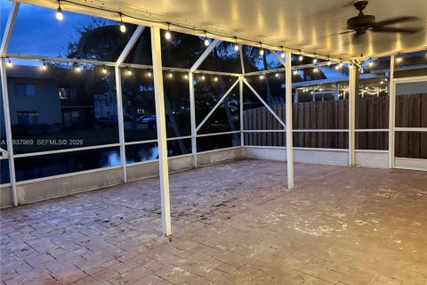 House in Weston, Florida 3 bedrooms, 137.4 sq.m. № 1996260 - photo 28