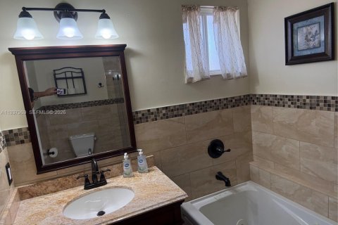 House in Weston, Florida 3 bedrooms, 137.4 sq.m. № 1996260 - photo 16