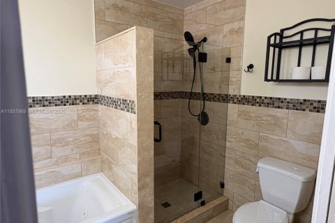 House in Weston, Florida 3 bedrooms, 137.4 sq.m. № 1996260 - photo 17