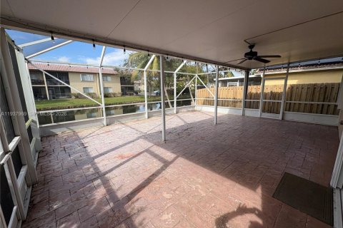 House in Weston, Florida 3 bedrooms, 137.4 sq.m. № 1996260 - photo 27