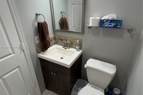 House in Weston, Florida 3 bedrooms, 137.4 sq.m. № 1996260 - photo 25