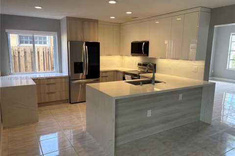 House in Weston, Florida 3 bedrooms, 137.4 sq.m. № 1996260 - photo 7