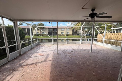 House in Weston, Florida 3 bedrooms, 137.4 sq.m. № 1996260 - photo 26