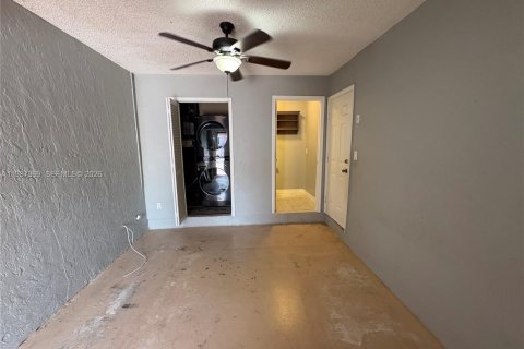 House in Weston, Florida 3 bedrooms, 137.4 sq.m. № 1996260 - photo 24