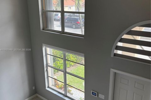 House in Weston, Florida 3 bedrooms, 137.4 sq.m. № 1996260 - photo 2