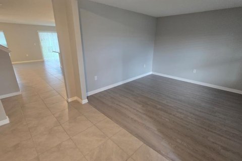House in Palmetto, Florida 5 bedrooms, 243.03 sq.m. № 1847028 - photo 3